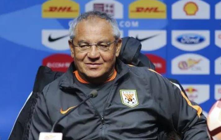 德甲大牌教练刚二进宫跟山东队约，就为俱乐部搞定三笔重量级引援，鲁能球迷坐不住了